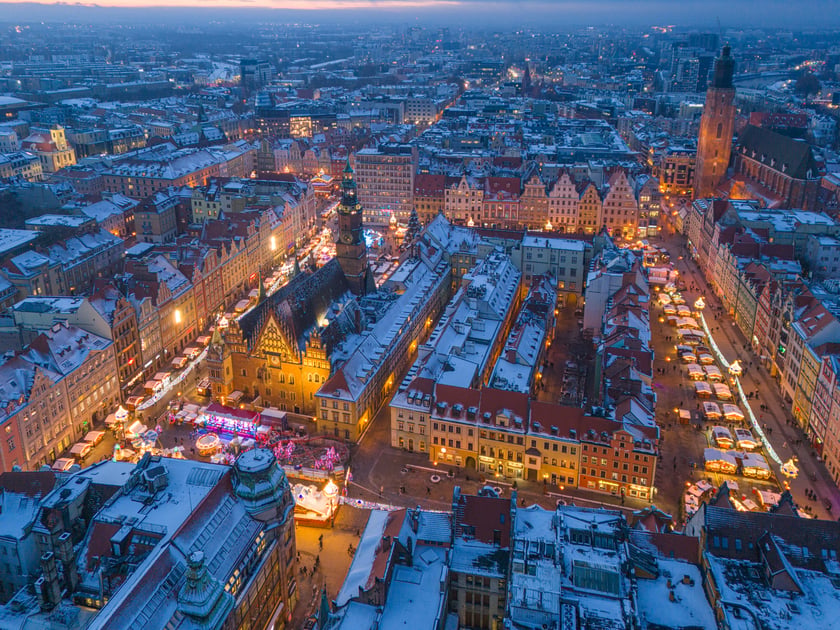 Jarmark Bożonarodzeniowy 2023 we Wrocławiu - zdjęcia z drona