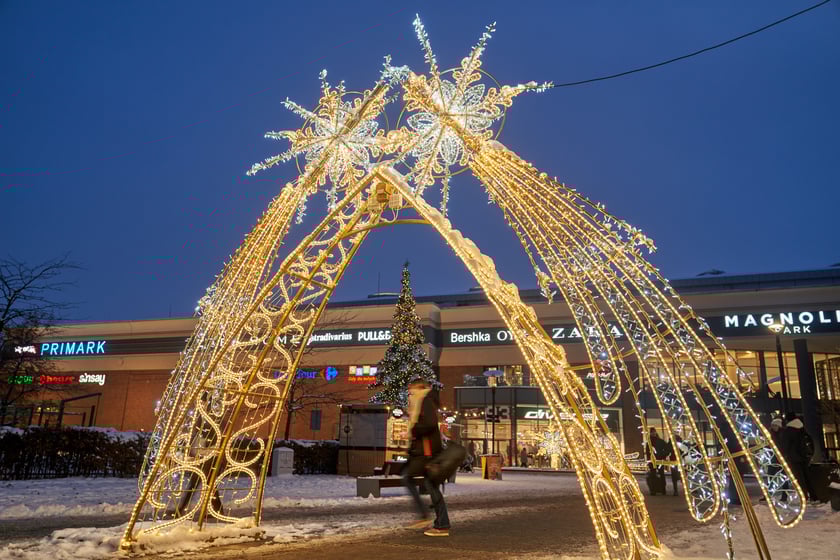 Iluminacje świąteczne wokół wrocławskich galerii