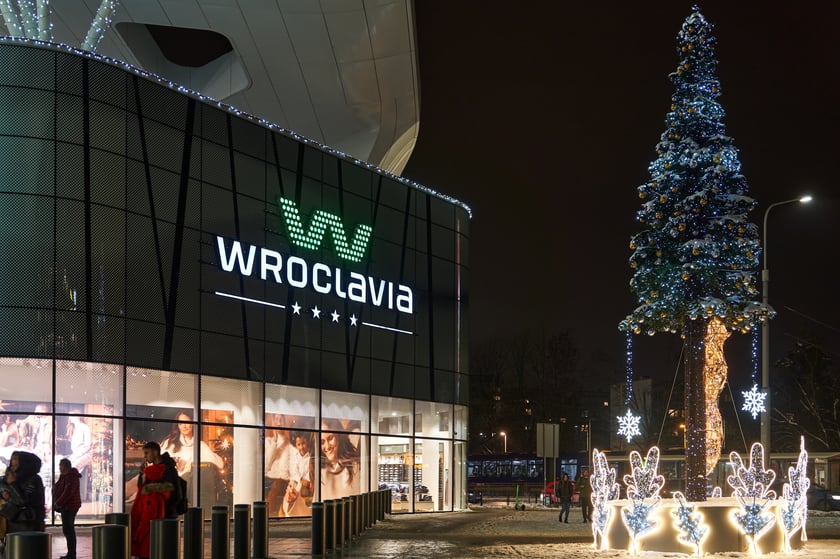 Iluminacje świąteczne wokół wrocławskich galerii
