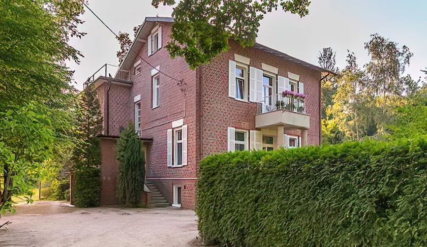 Willa na skraju parku Szczytnickiego, w której mieszkał budowniczy Hali Stulecia, jest wystawiona na sprzedaż.