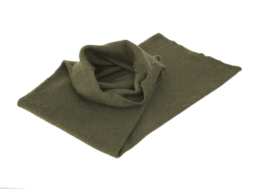 Szalokominiarka w kolorze khaki

Cena: 20 zł

Opis:
Bardziej kominiarka niż szal, więc niekoniecznie wypada założyć ją na dansing czy imprezę. Najlepiej sprawdzi się w trudnych warunkach atmosferycznych. Ochroni przed mrozem i wiatrem, a właścicielowi doda +10 punkt&oacute;w do wyglądu mistrza survivalu.&nbsp;
Jest to szalokominiarka materiałowa (skład 40% wełna, 30% anilana, 30% elana). Rozmiar uniwersalny o całkowitej długości 111 cm, szerokość 20 cm.