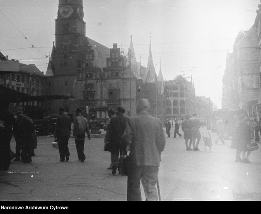 Wrocław tuż po II wojnie światowej. Rynek. Rok 1947.
&nbsp;