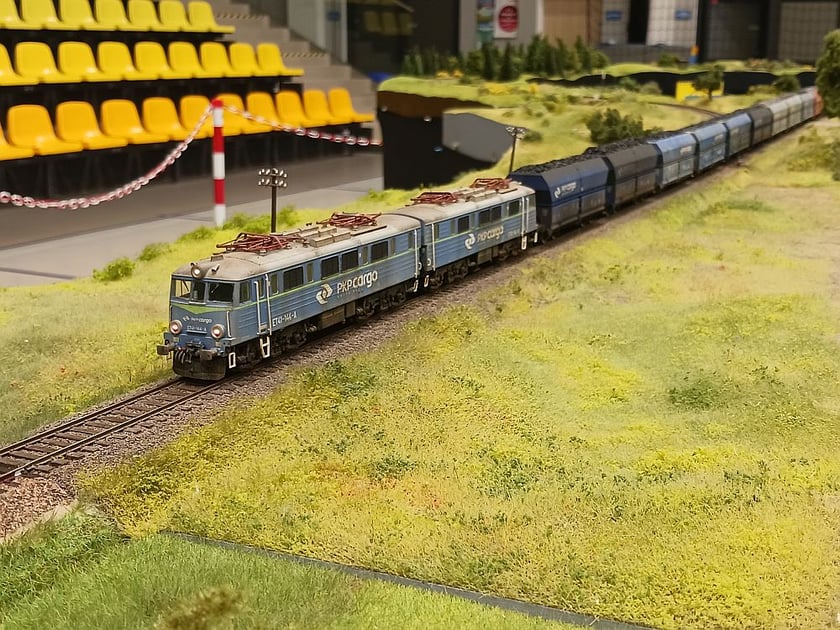 Makieta z pociągami