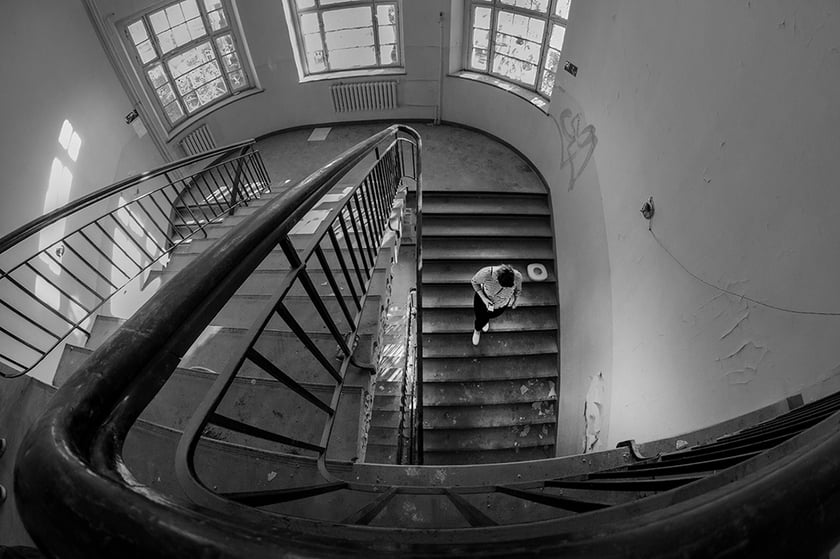 Monika Grobelna fotografuje wrocławskie kamienice. Klatki schodowe