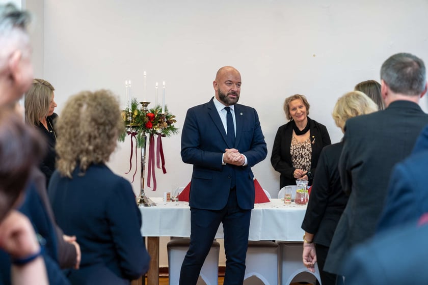 Spotkanie wigilijne dyrektorów szkół ponadpodstawowych i władz Wrocławia