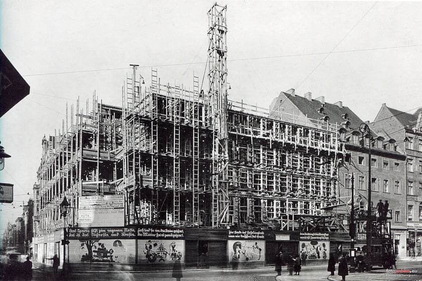 Budynek banku w Rynku (w budowie)