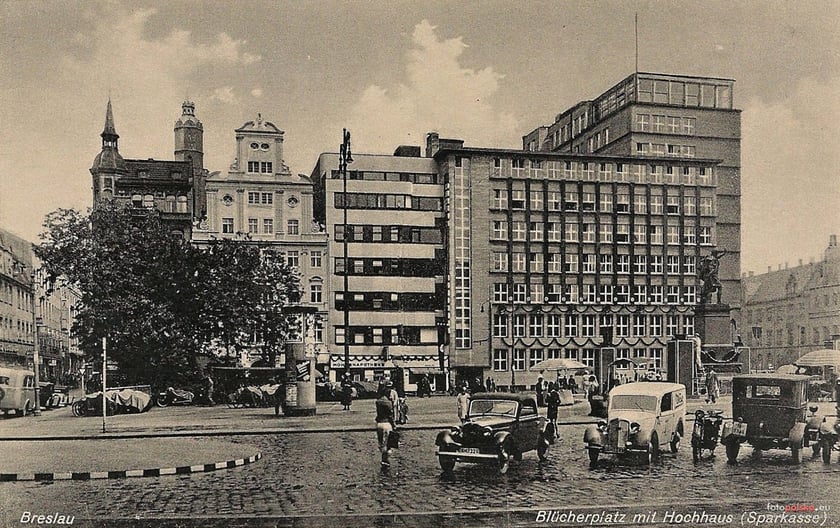 Budynek banku w Rynku