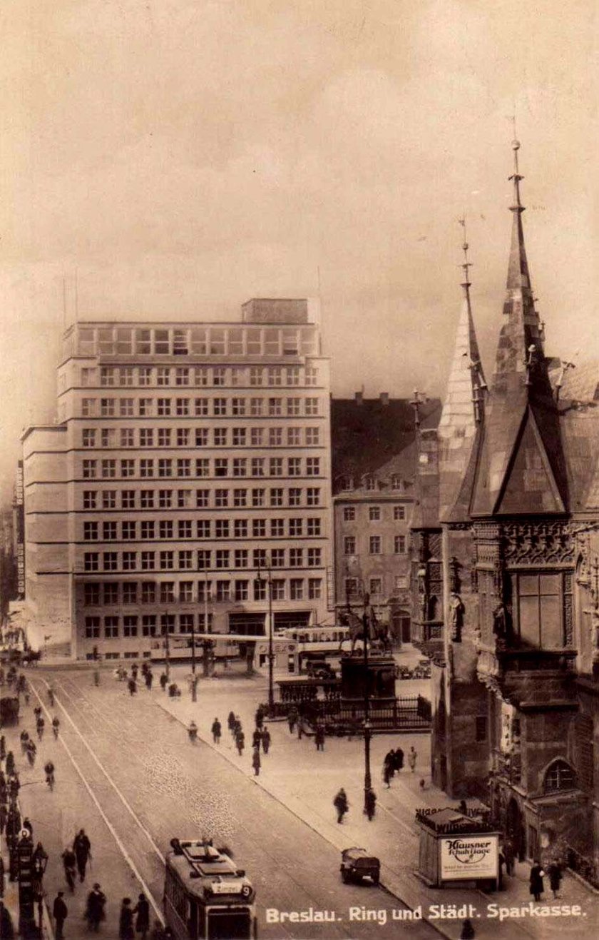 Budynek banku w Rynku