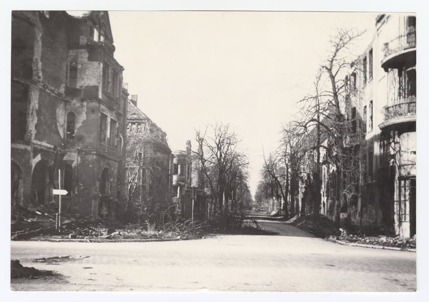 Jastrzębia, 1945-1946