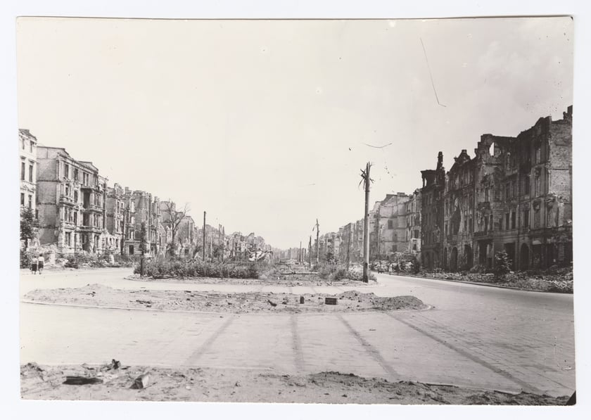 Powstańcow Śląskich, 1945-1946