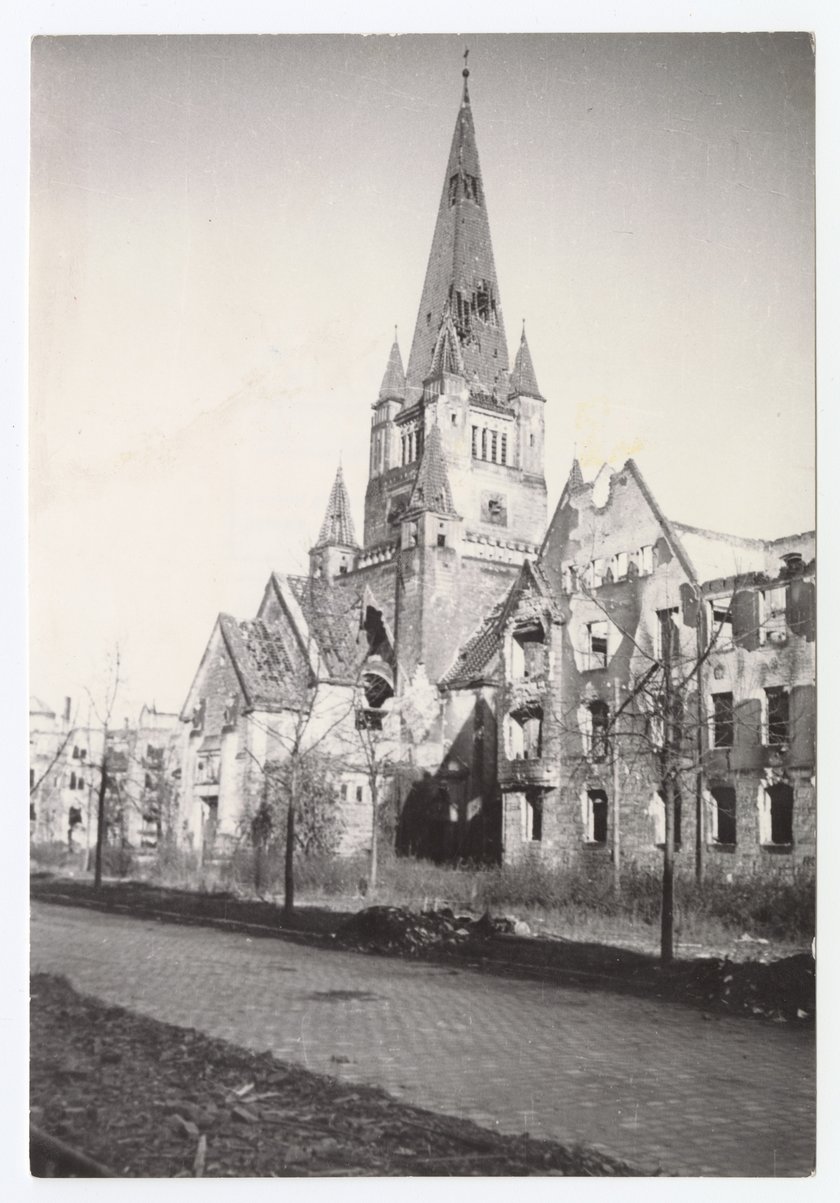 Sudecka - kości&oacute;ł i szpital kolejowy, 1946