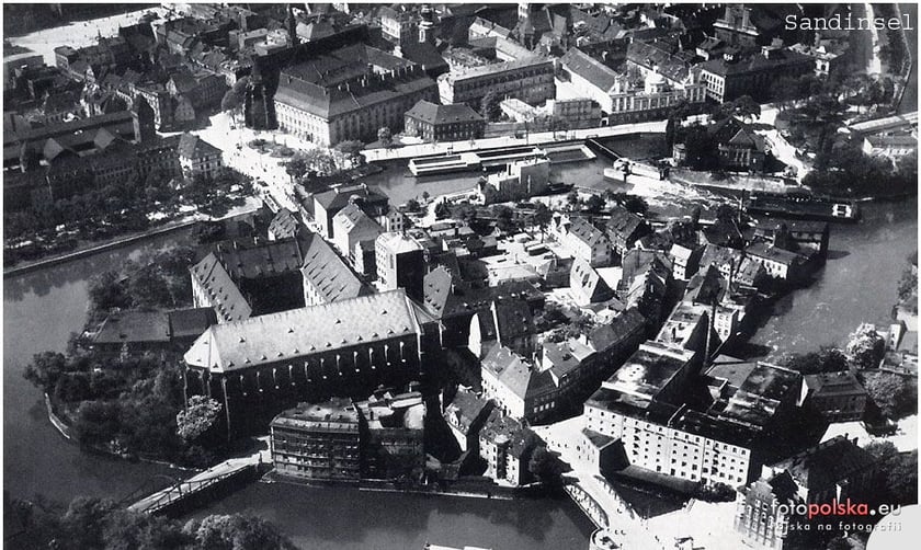 Lata 1930-1944, Wyspa Piasek - jeszcze niezniszczona wojną