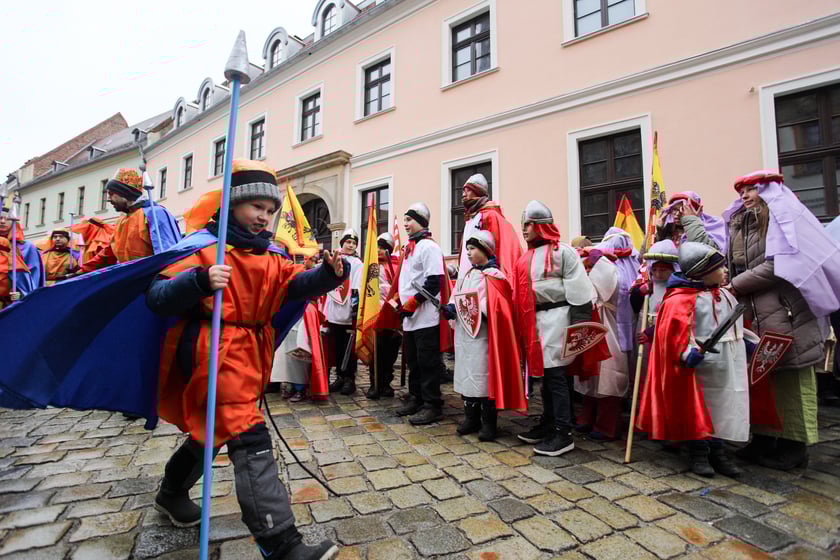 Uczestnicy Orszaku Trzech Króli 2024