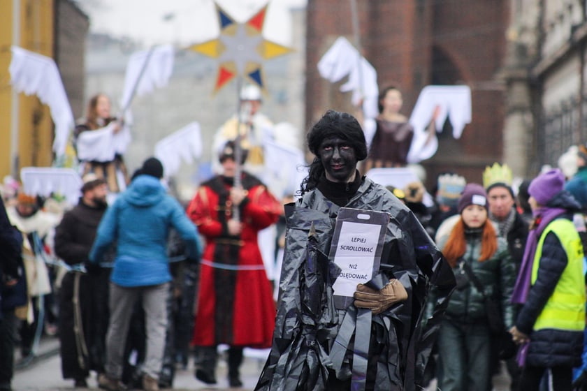 Uczestnicy Orszaku Trzech Króli 2024