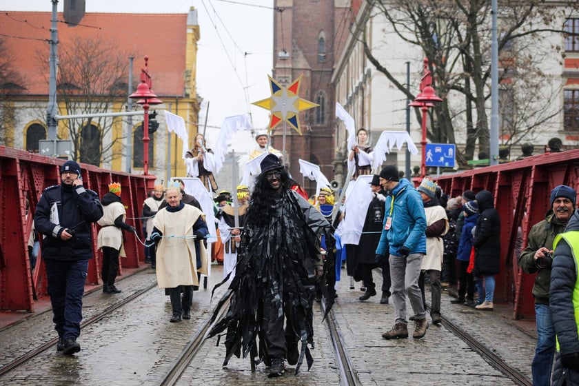 Uczestnicy Orszaku Trzech Króli 2024