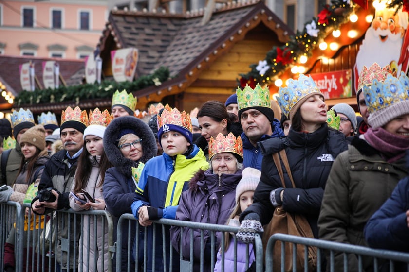 Uczestnicy Orszaku Trzech Króli 2024