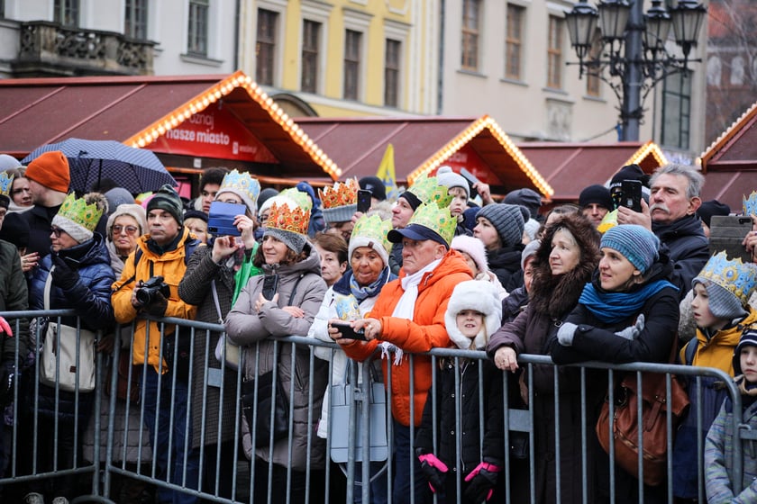 Uczestnicy Orszaku Trzech Króli 2024