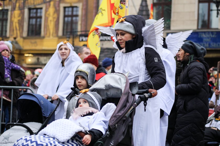 Uczestnicy Orszaku Trzech Króli 2024