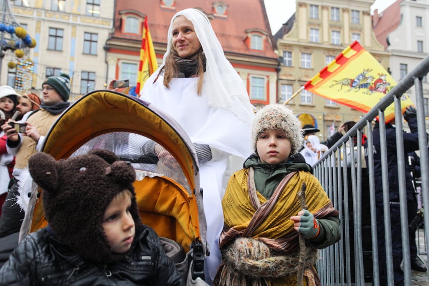 Uczestnicy Orszaku Trzech Króli 2024