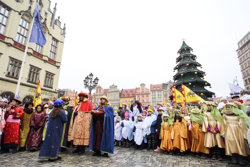 Uczestnicy Orszaku Trzech Króli 2024