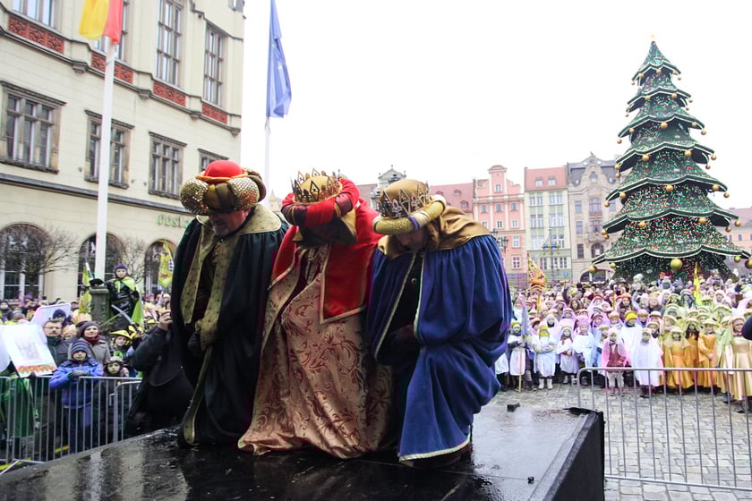 Uczestnicy Orszaku Trzech Króli 2024