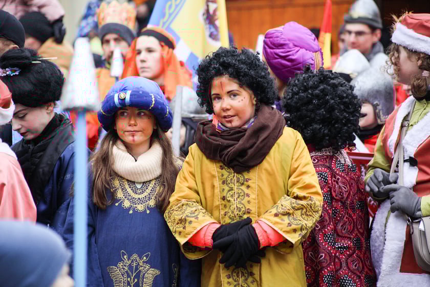 Uczestnicy Orszaku Trzech Króli 2024