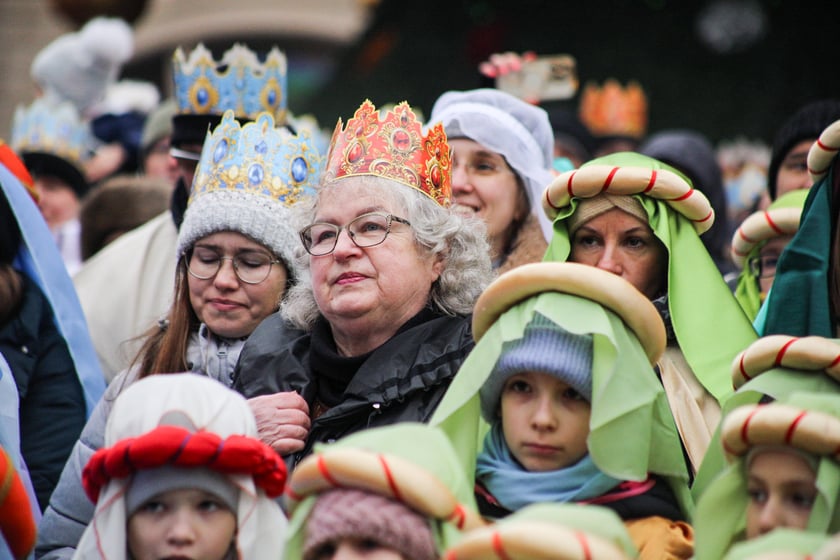 Uczestnicy Orszaku Trzech Króli 2024