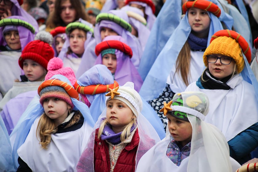 Uczestnicy Orszaku Trzech Króli 2024