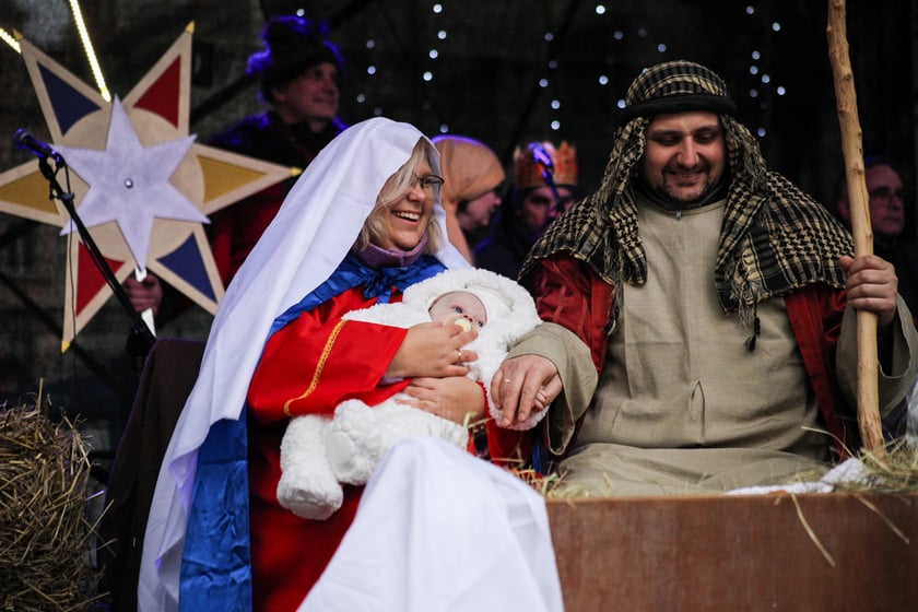 Uczestnicy Orszaku Trzech Króli 2024