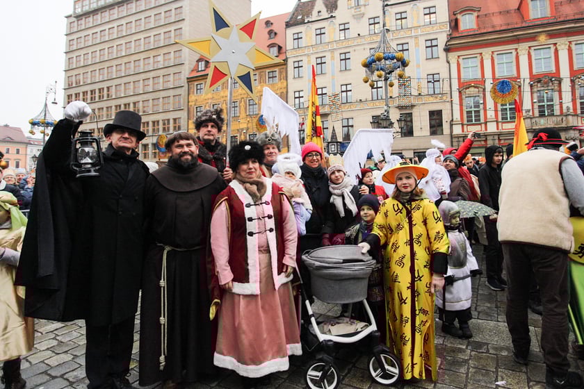 Uczestnicy Orszaku Trzech Króli 2024