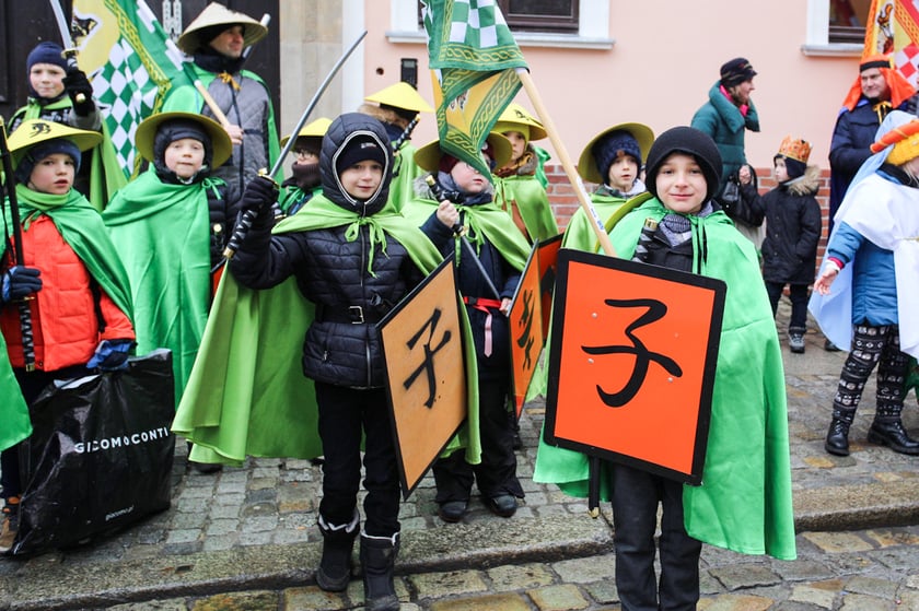 Uczestnicy Orszaku Trzech Króli 2024