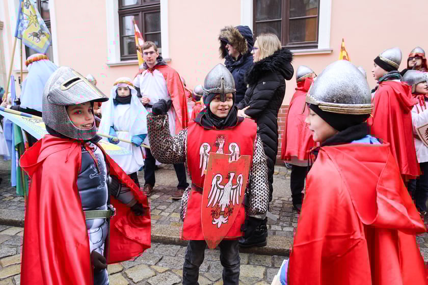 Uczestnicy Orszaku Trzech Króli 2024