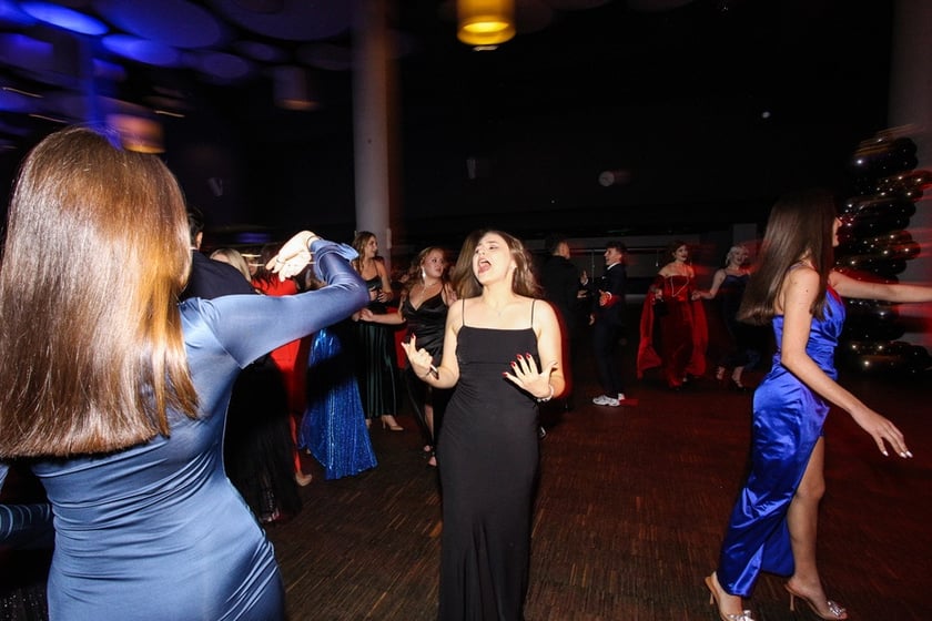 Studni&oacute;wka uczni&oacute;w ostatnich klas Liceum Og&oacute;lnokształcącego nr I im. Danuty Siedzik&oacute;wny &bdquo;Inki&rdquo; we Wrocławiu