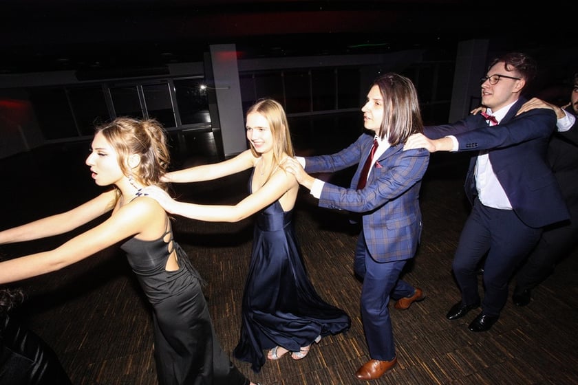 Studni&oacute;wka uczni&oacute;w ostatnich klas Liceum Og&oacute;lnokształcącego nr I im. Danuty Siedzik&oacute;wny &bdquo;Inki&rdquo; we Wrocławiu