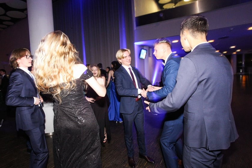 Studni&oacute;wka uczni&oacute;w ostatnich klas Liceum Og&oacute;lnokształcącego nr I im. Danuty Siedzik&oacute;wny &bdquo;Inki&rdquo; we Wrocławiu