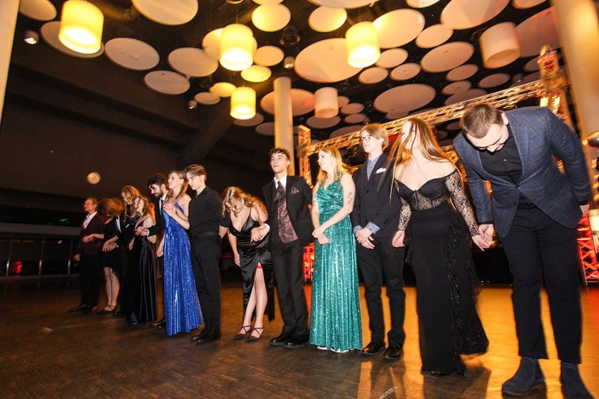 Studni&oacute;wka uczni&oacute;w ostatnich klas Liceum Og&oacute;lnokształcącego nr I im. Danuty Siedzik&oacute;wny &bdquo;Inki&rdquo; we Wrocławiu