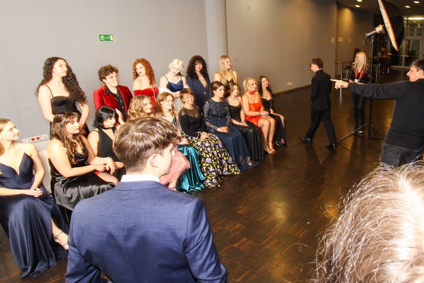 Studni&oacute;wka uczni&oacute;w ostatnich klas Liceum Og&oacute;lnokształcącego nr I im. Danuty Siedzik&oacute;wny &bdquo;Inki&rdquo; we Wrocławiu