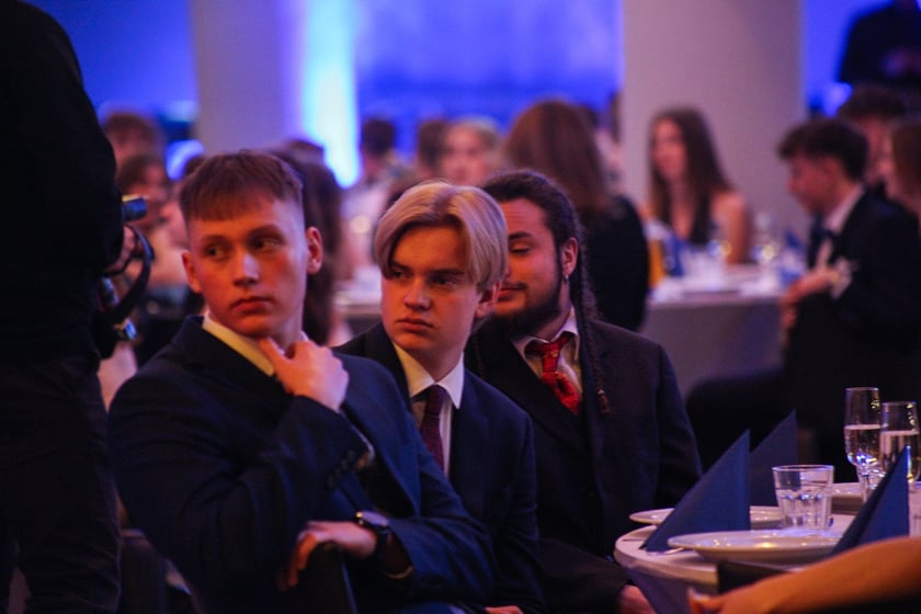 Studni&oacute;wka uczni&oacute;w ostatnich klas Liceum Og&oacute;lnokształcącego nr I im. Danuty Siedzik&oacute;wny &bdquo;Inki&rdquo; we Wrocławiu