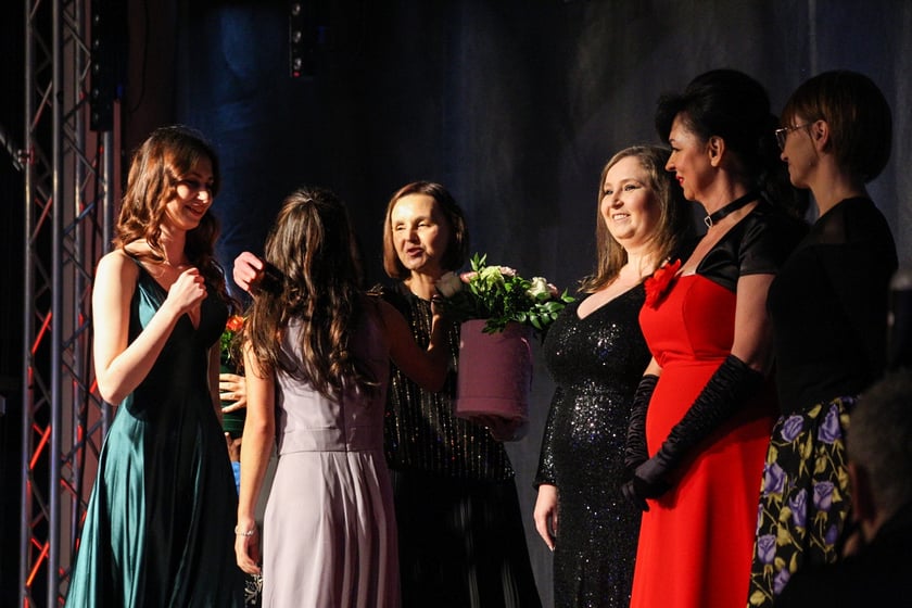 Studni&oacute;wka uczni&oacute;w ostatnich klas Liceum Og&oacute;lnokształcącego nr I im. Danuty Siedzik&oacute;wny &bdquo;Inki&rdquo; we Wrocławiu