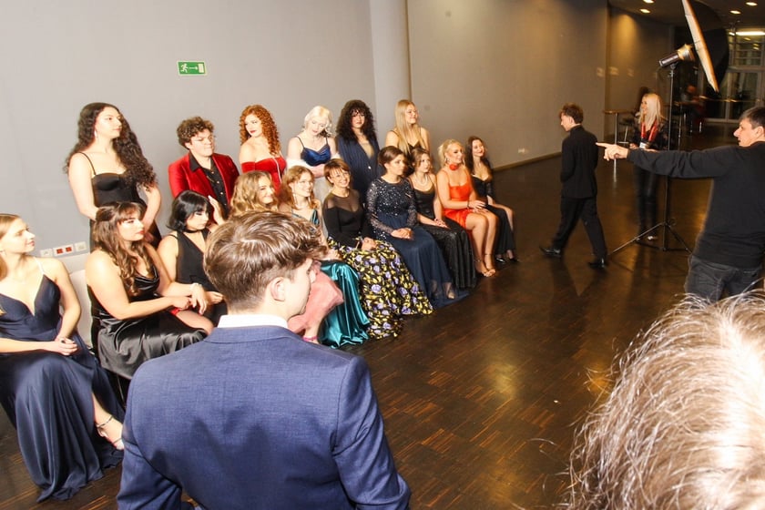 Studni&oacute;wka uczni&oacute;w ostatnich klas Liceum Og&oacute;lnokształcącego nr I im. Danuty Siedzik&oacute;wny &bdquo;Inki&rdquo; we Wrocławiu