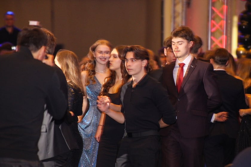 Studni&oacute;wka uczni&oacute;w ostatnich klas Liceum Og&oacute;lnokształcącego nr I im. Danuty Siedzik&oacute;wny &bdquo;Inki&rdquo; we Wrocławiu