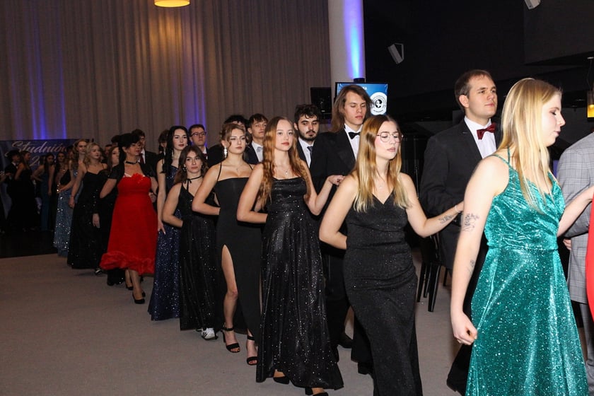 Studni&oacute;wka uczni&oacute;w ostatnich klas Liceum Og&oacute;lnokształcącego nr I im. Danuty Siedzik&oacute;wny &bdquo;Inki&rdquo; we Wrocławiu