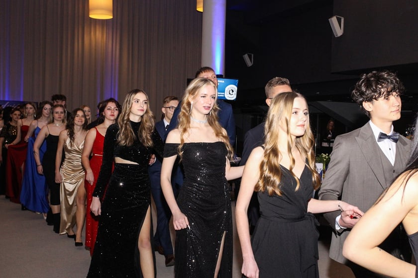 Studni&oacute;wka uczni&oacute;w ostatnich klas Liceum Og&oacute;lnokształcącego nr I im. Danuty Siedzik&oacute;wny &bdquo;Inki&rdquo; we Wrocławiu