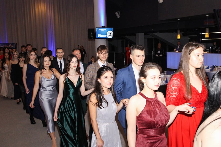 Studni&oacute;wka uczni&oacute;w ostatnich klas Liceum Og&oacute;lnokształcącego nr I im. Danuty Siedzik&oacute;wny &bdquo;Inki&rdquo; we Wrocławiu