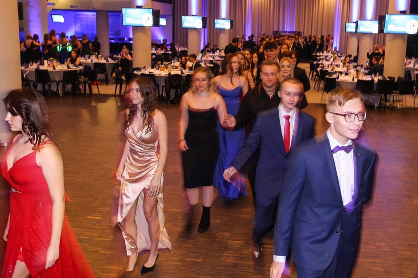 Studni&oacute;wka uczni&oacute;w ostatnich klas Liceum Og&oacute;lnokształcącego nr I im. Danuty Siedzik&oacute;wny &bdquo;Inki&rdquo; we Wrocławiu