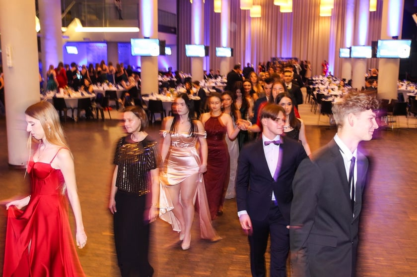 Studni&oacute;wka uczni&oacute;w ostatnich klas Liceum Og&oacute;lnokształcącego nr I im. Danuty Siedzik&oacute;wny &bdquo;Inki&rdquo; we Wrocławiu