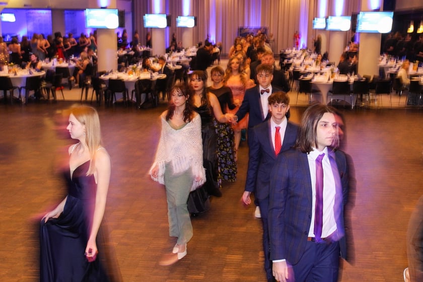 Studni&oacute;wka uczni&oacute;w ostatnich klas Liceum Og&oacute;lnokształcącego nr I im. Danuty Siedzik&oacute;wny &bdquo;Inki&rdquo; we Wrocławiu