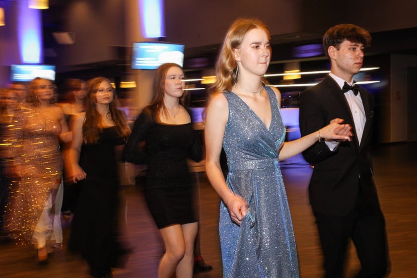 Studni&oacute;wka uczni&oacute;w ostatnich klas Liceum Og&oacute;lnokształcącego nr I im. Danuty Siedzik&oacute;wny &bdquo;Inki&rdquo; we Wrocławiu