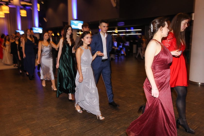 Studni&oacute;wka uczni&oacute;w ostatnich klas Liceum Og&oacute;lnokształcącego nr I im. Danuty Siedzik&oacute;wny &bdquo;Inki&rdquo; we Wrocławiu