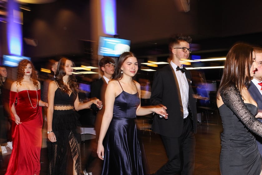 Studni&oacute;wka uczni&oacute;w ostatnich klas Liceum Og&oacute;lnokształcącego nr I im. Danuty Siedzik&oacute;wny &bdquo;Inki&rdquo; we Wrocławiu